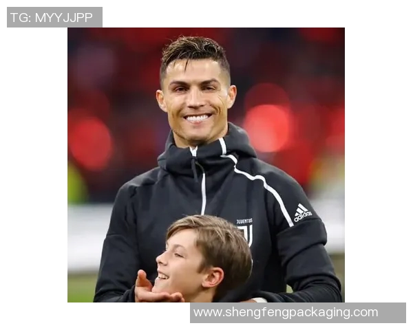 粉丝与足球球星亲密互动瞬间回顾精彩时刻与感动故事 粉丝与足球球星亲密互动瞬间回顾精彩时刻与感动故事