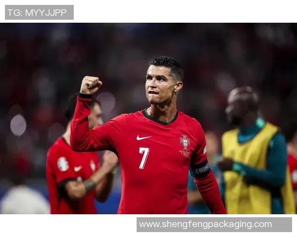 明星花式模仿足球巨星动作引爆全场欢乐氛围